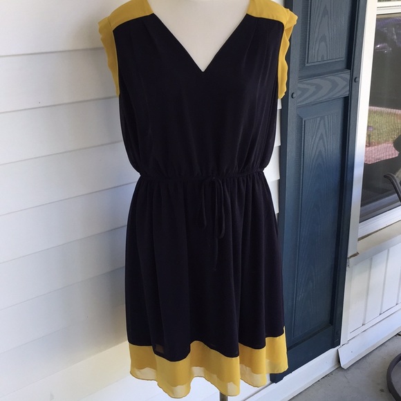 Dresses & Skirts - En Focus Navy and Gold Dress